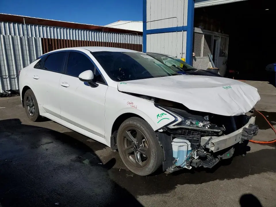 2022 KIA K5 LX  