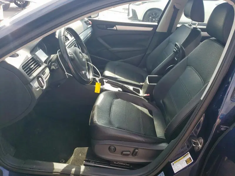 2013 VOLKSWAGEN PASSAT SE  