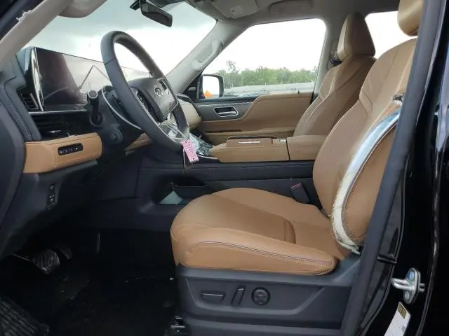 2025 INFINITI QX80 LUXE  