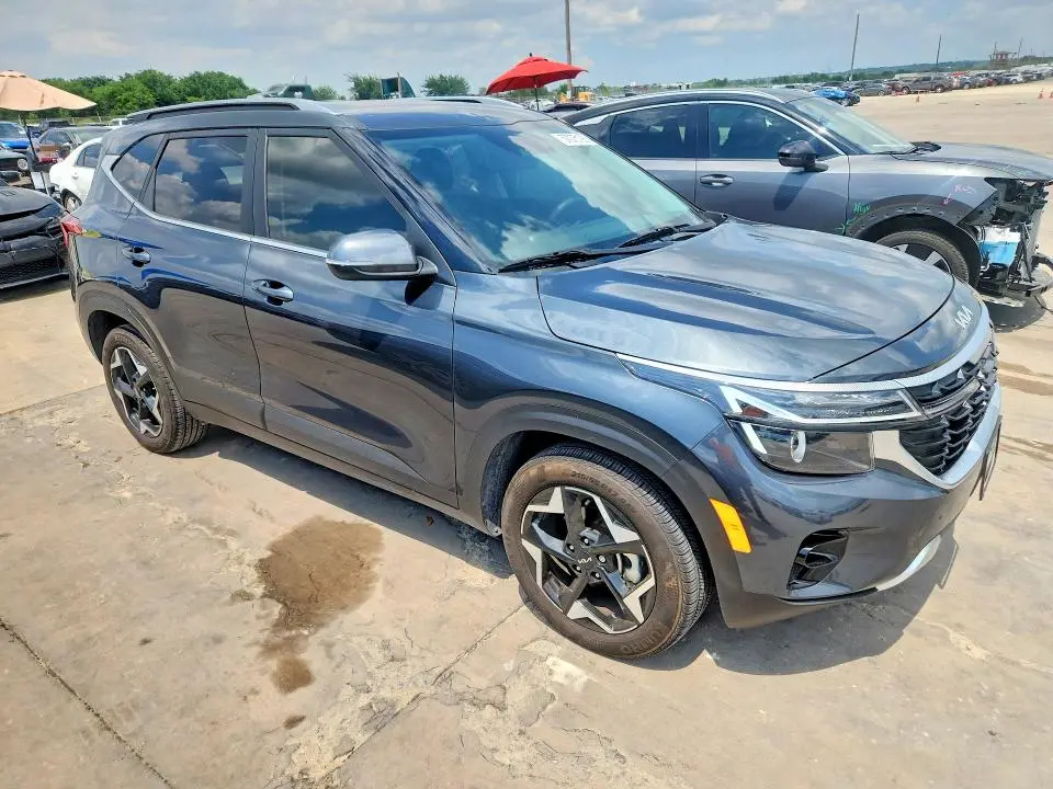 2025 KIA SELTOS EX  