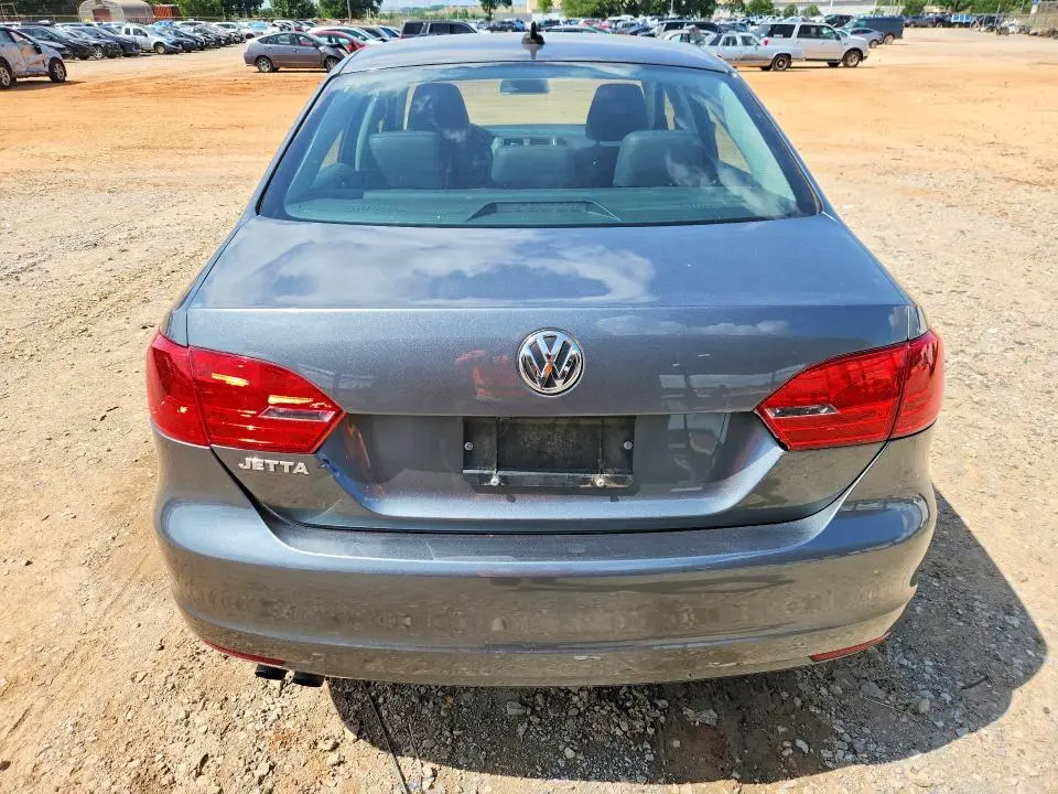 2011 VOLKSWAGEN JETTA SE  