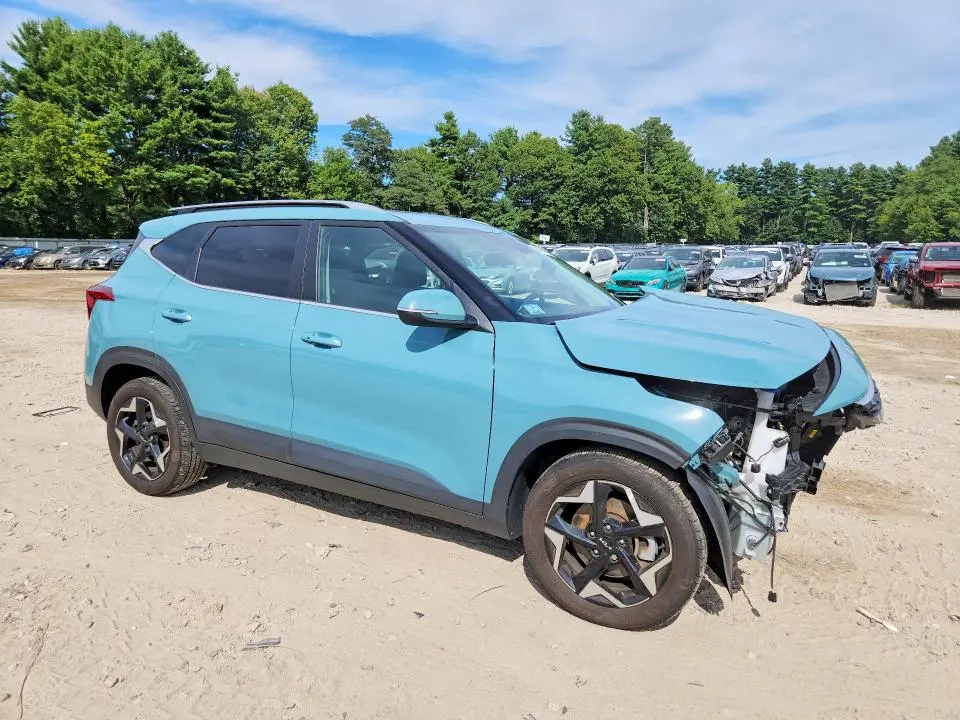 2024 KIA SELTOS EX  