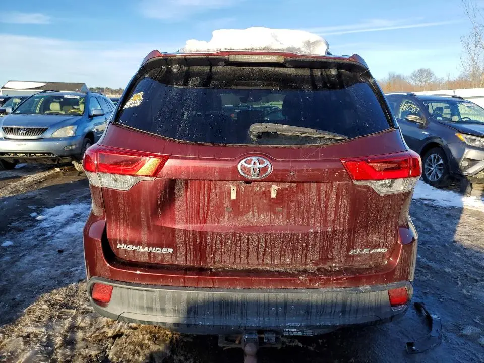 2018 TOYOTA HIGHLANDER SE  
