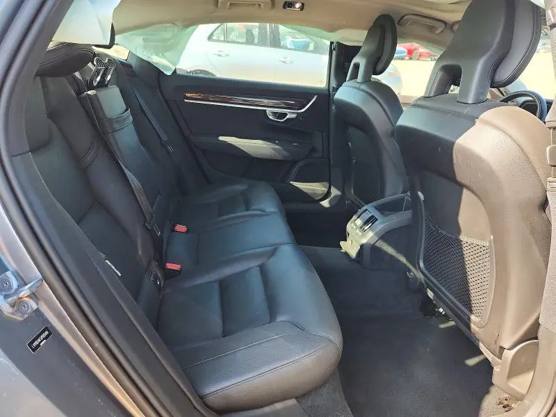 2018 VOLVO S90 T5 MOMENTUM  