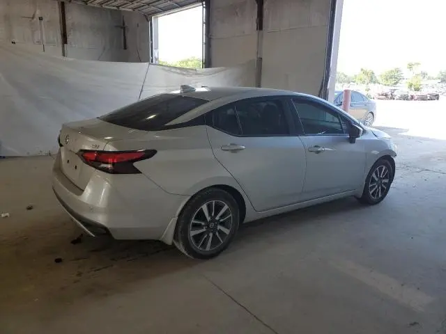 2022 NISSAN VERSA SV  