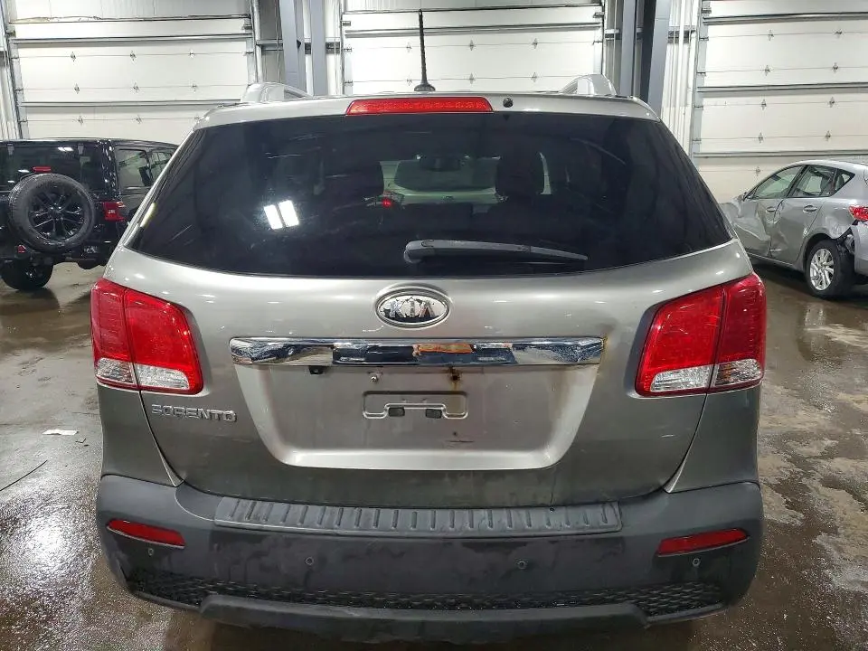 2011 KIA SORENTO LX  