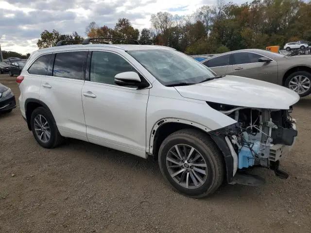 2017 TOYOTA HIGHLANDER SE  