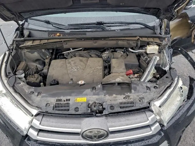 2018 TOYOTA HIGHLANDER LE  