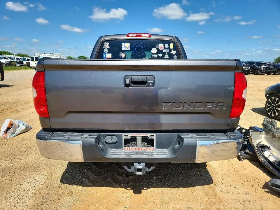 2017 TOYOTA TUNDRA CREWMAX SR5  