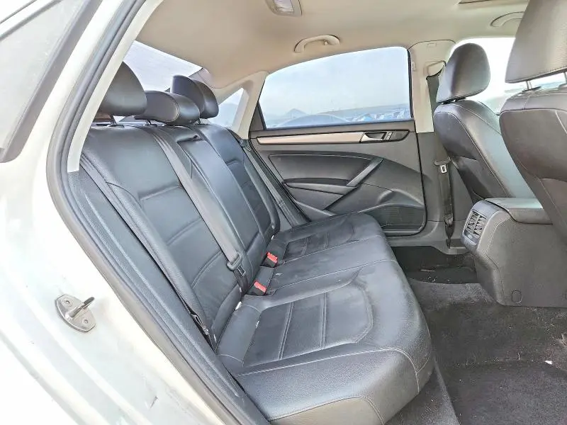 2014 VOLKSWAGEN PASSAT SE  