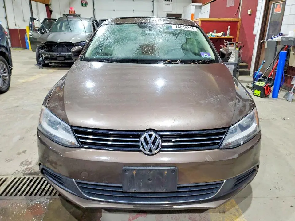 2013 VOLKSWAGEN JETTA SE  