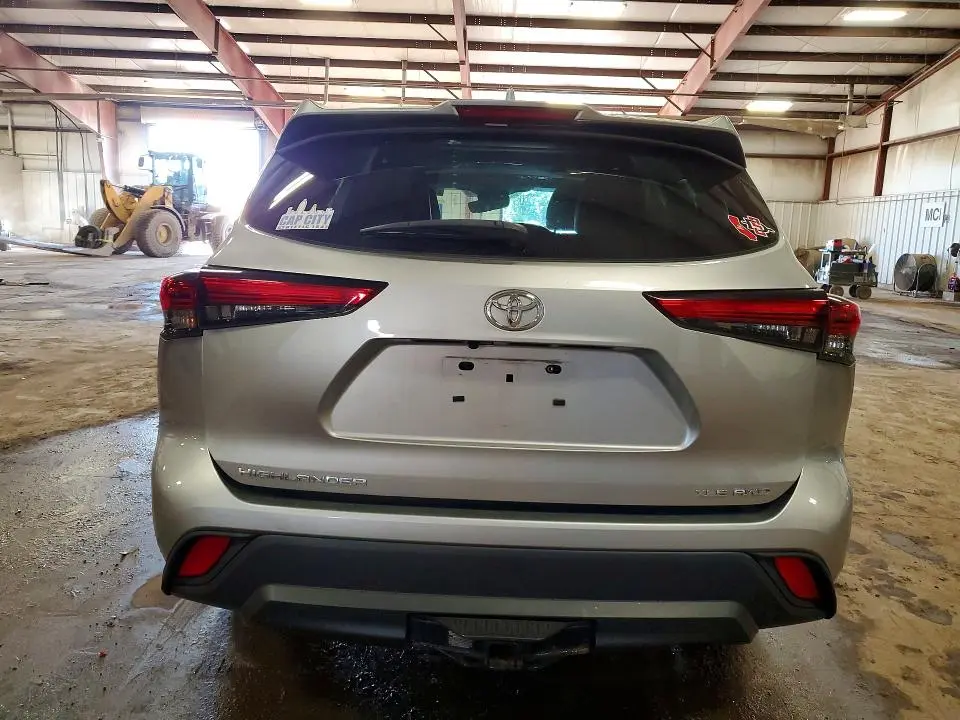 2022 TOYOTA HIGHLANDER XLE  