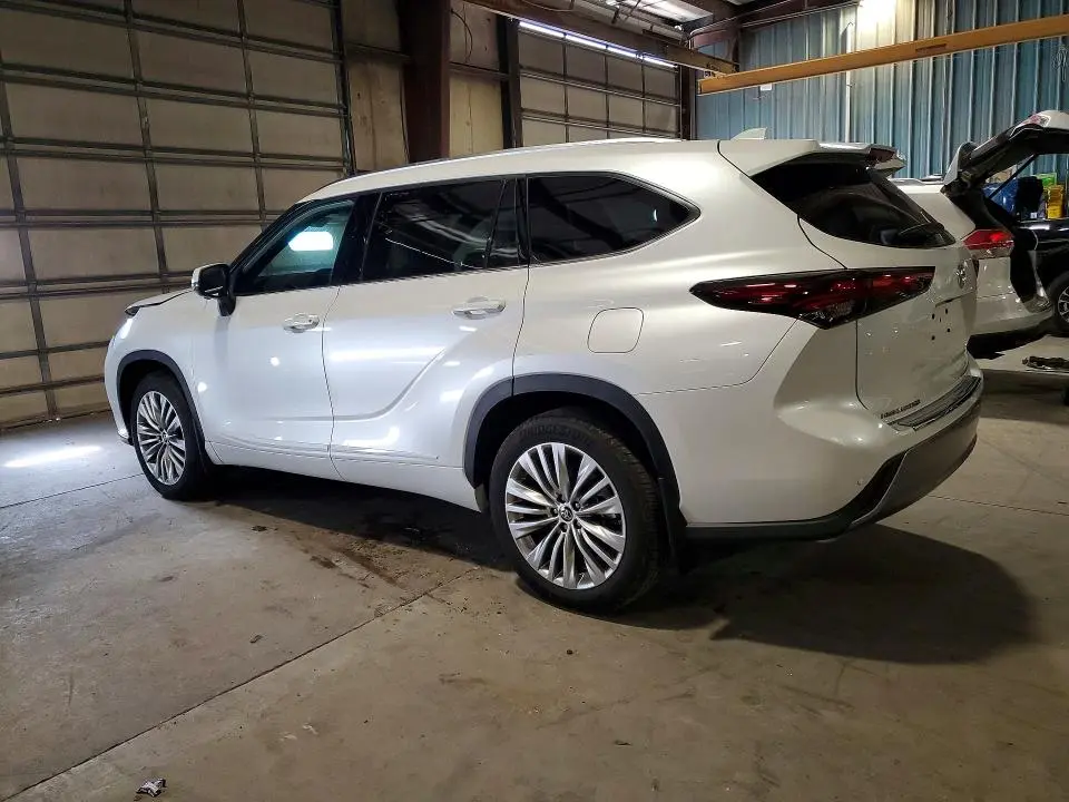2025 TOYOTA HIGHLANDER PLATINUM  