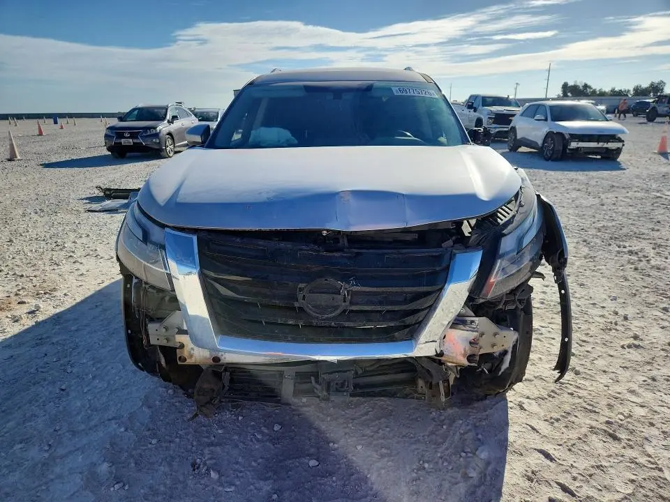 2022 NISSAN PATHFINDER SV  