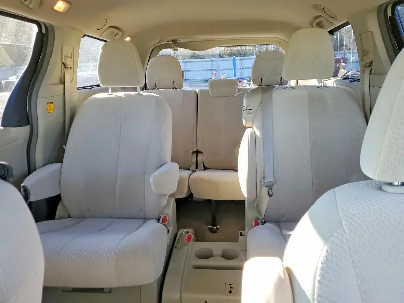 2011 TOYOTA SIENNA LE 8-PASSENGER  