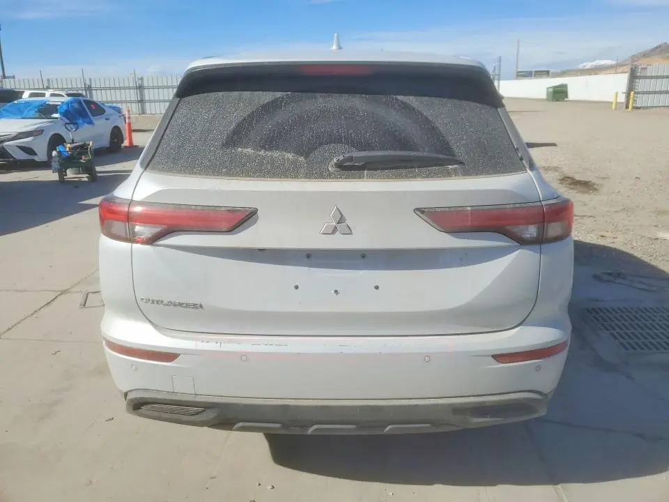 2022 MITSUBISHI OUTLANDER ES  