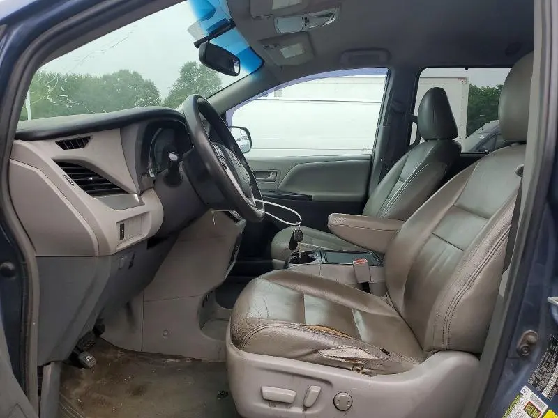2015 TOYOTA SIENNA LE  