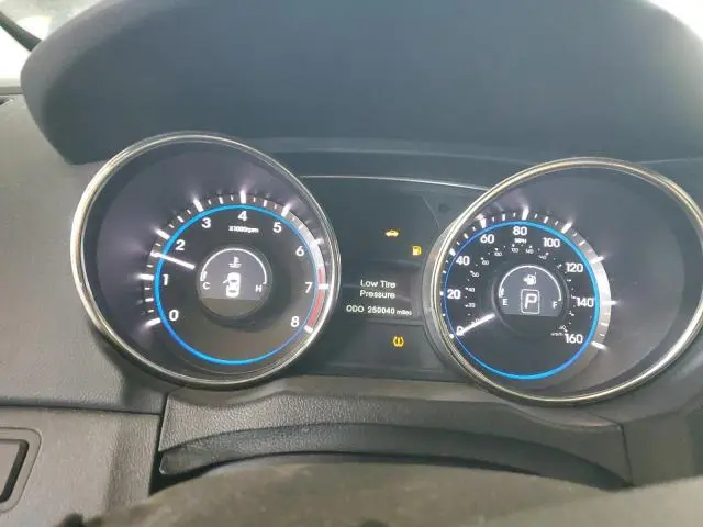 2011 HYUNDAI SONATA SE  