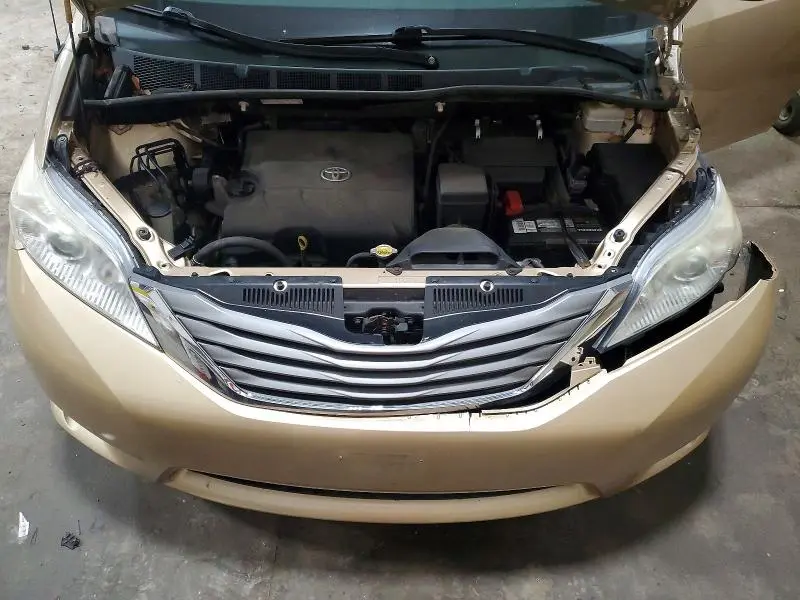 2013 TOYOTA SIENNA XLE 7-PASSENGER  