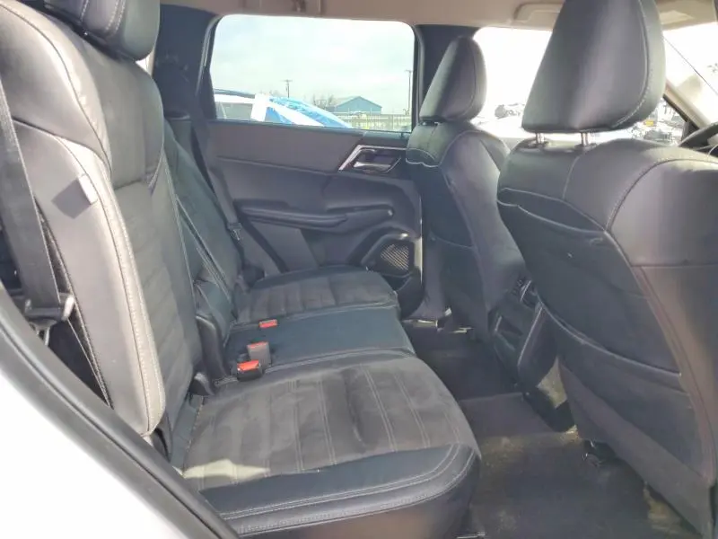 2023 MITSUBISHI OUTLANDER SE  