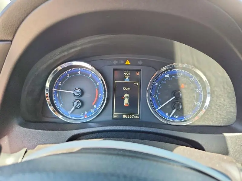 2019 TOYOTA COROLLA SE  