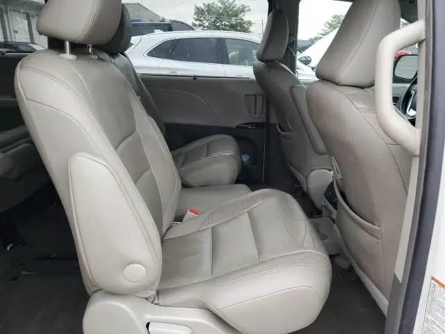 2015 TOYOTA SIENNA XLE  
