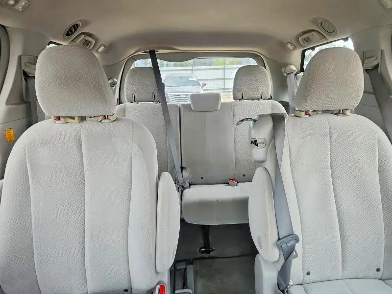 2011 TOYOTA SIENNA LE  