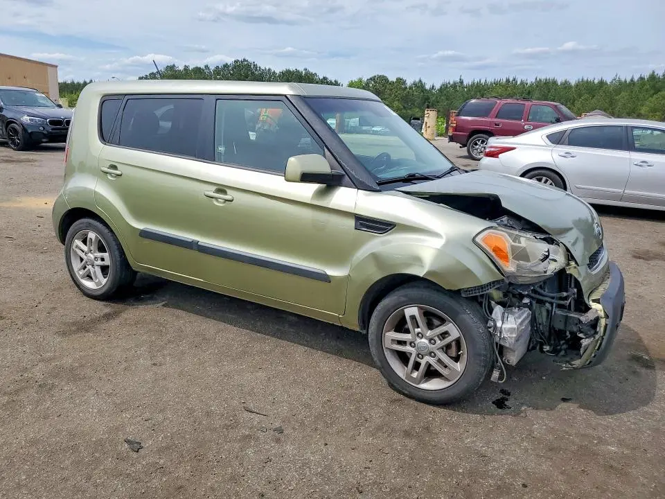 2011 KIA SOUL +  