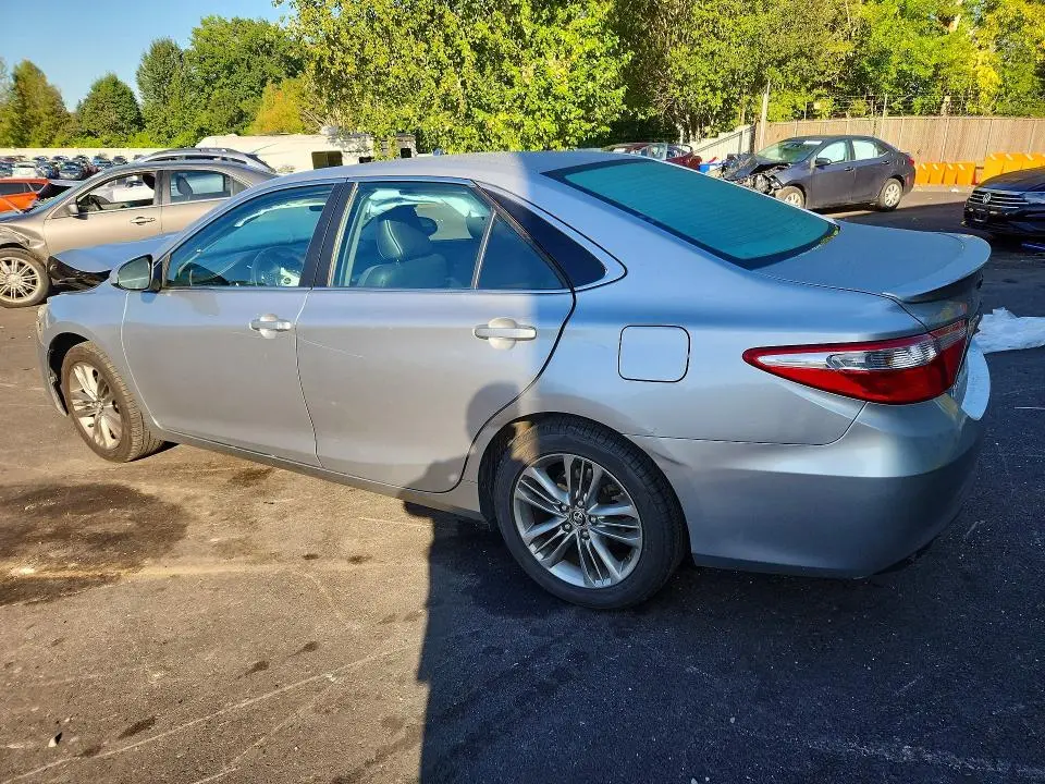 2016 TOYOTA CAMRY SE  