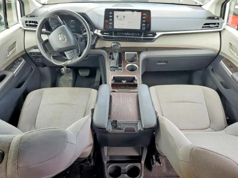2024 TOYOTA SIENNA LE  
