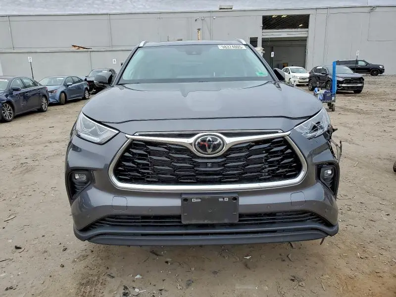 2024 TOYOTA HIGHLANDER LE  