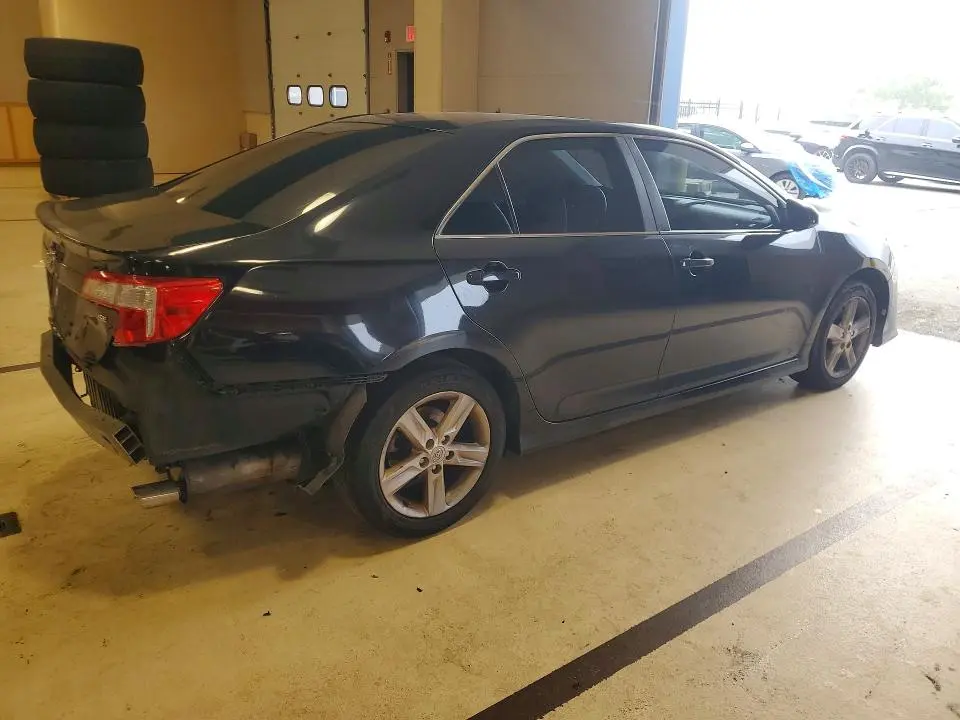 2012 TOYOTA CAMRY SE  