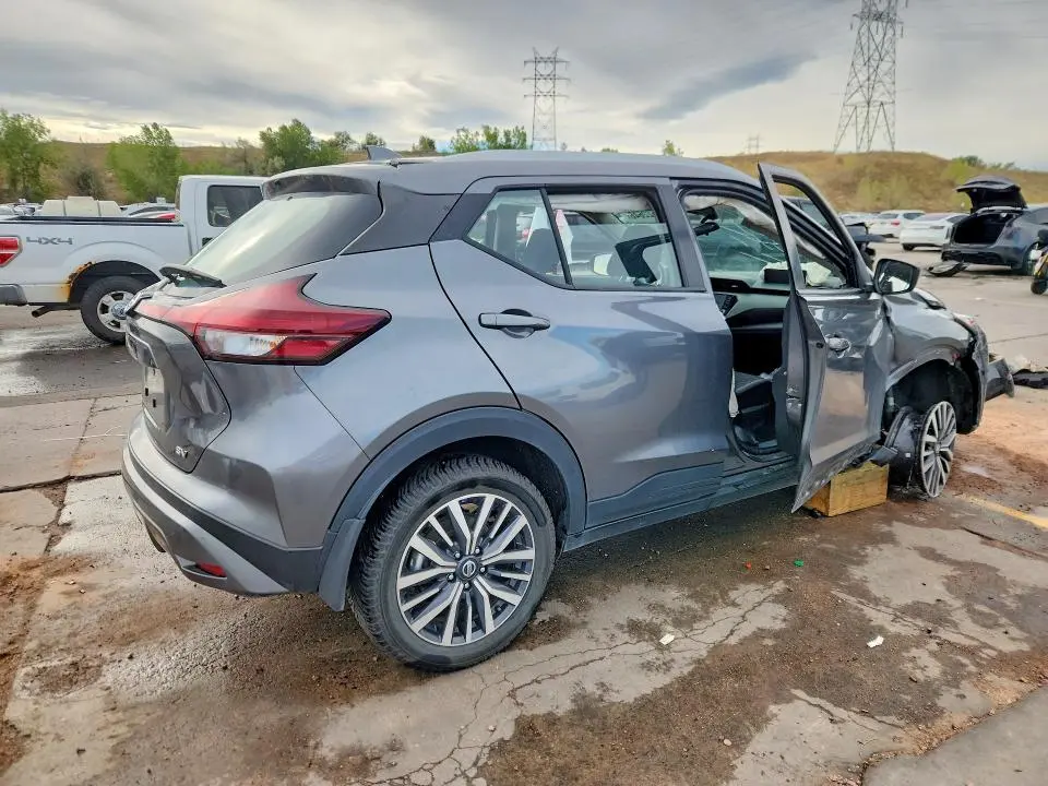2021 NISSAN KICKS SV  