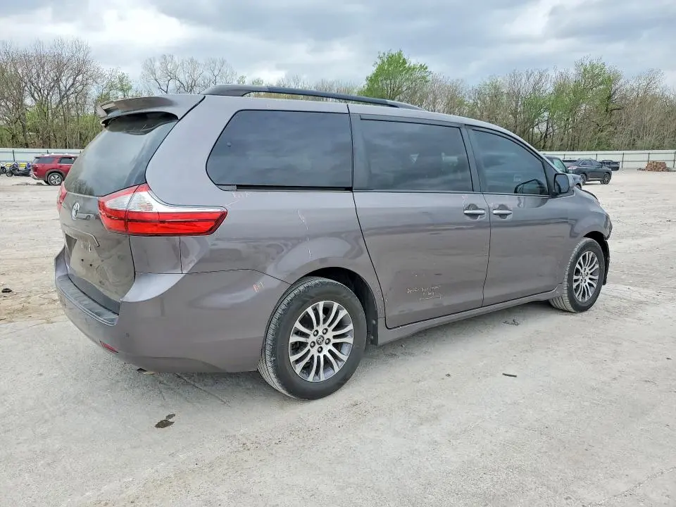 2019 TOYOTA SIENNA XLE PREMIUM 8-PASSENGER  