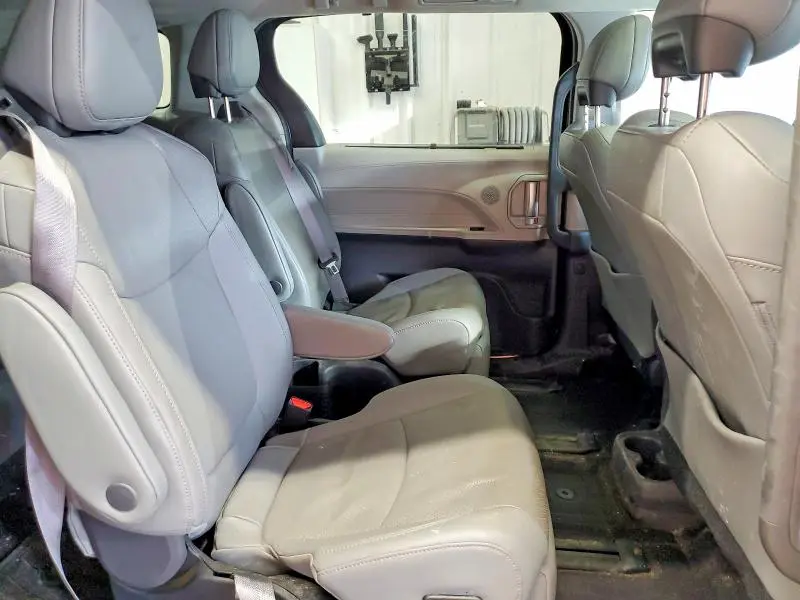 2022 TOYOTA SIENNA LIMITED  