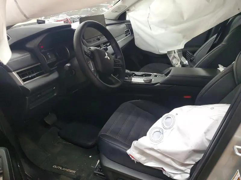 2025 MITSUBISHI OUTLANDER SE  