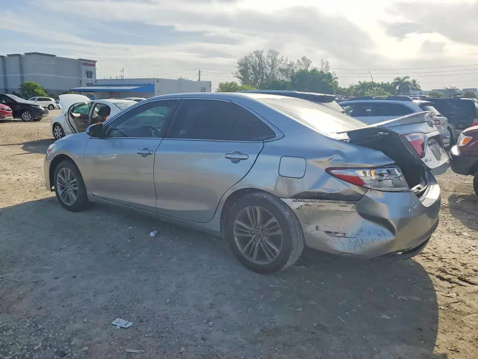 2015 TOYOTA CAMRY SE  