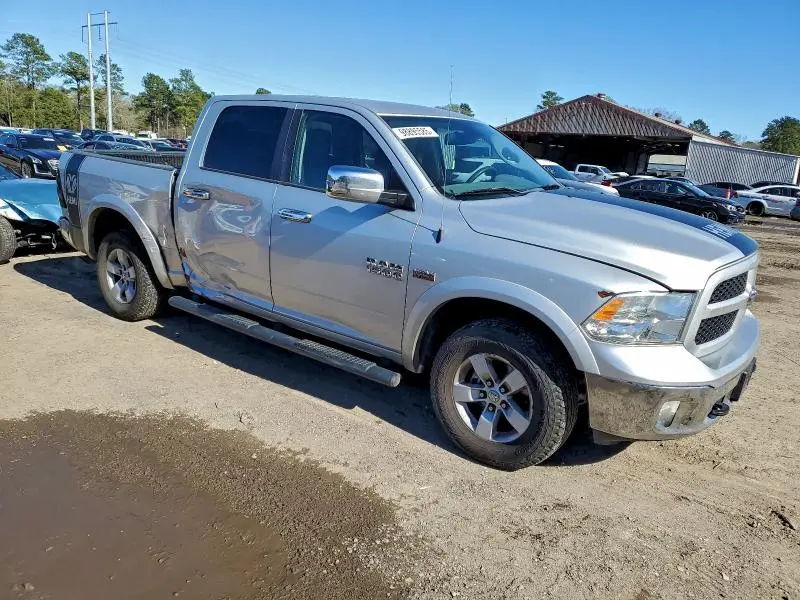 2016 RAM 1500 SLT  