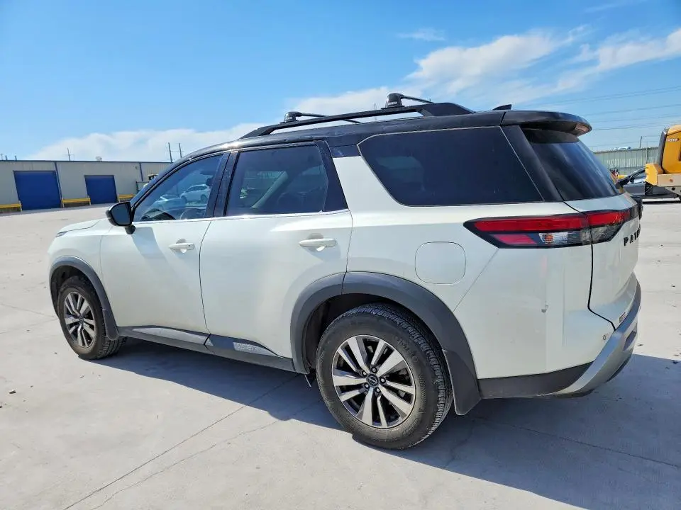 2022 NISSAN PATHFINDER SL  