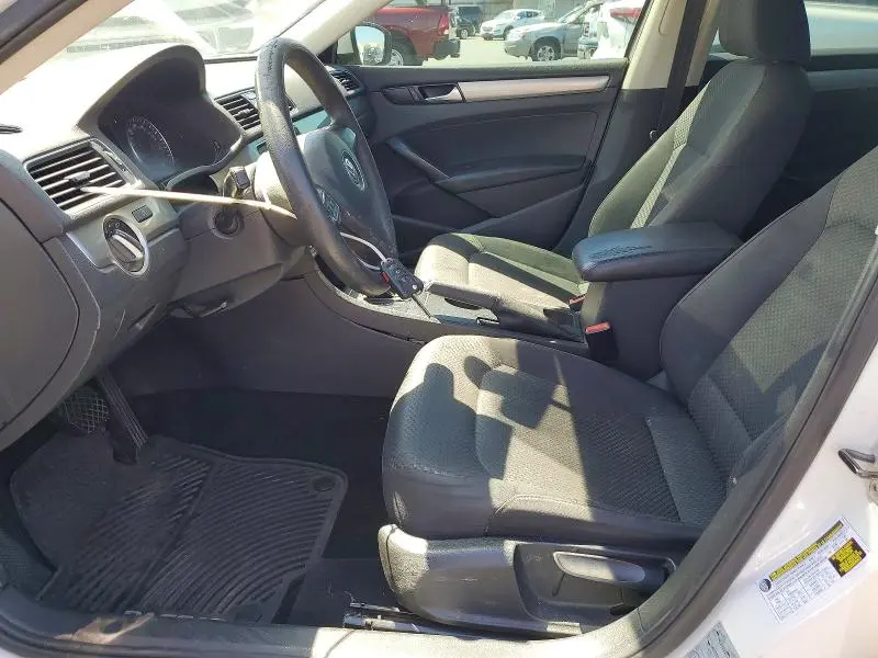 2013 VOLKSWAGEN PASSAT S  