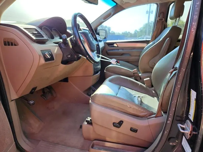2011 VOLKSWAGEN ROUTAN SE  