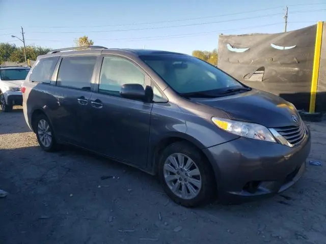 2016 TOYOTA SIENNA XLE  