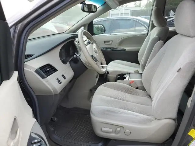 2011 TOYOTA SIENNA LE