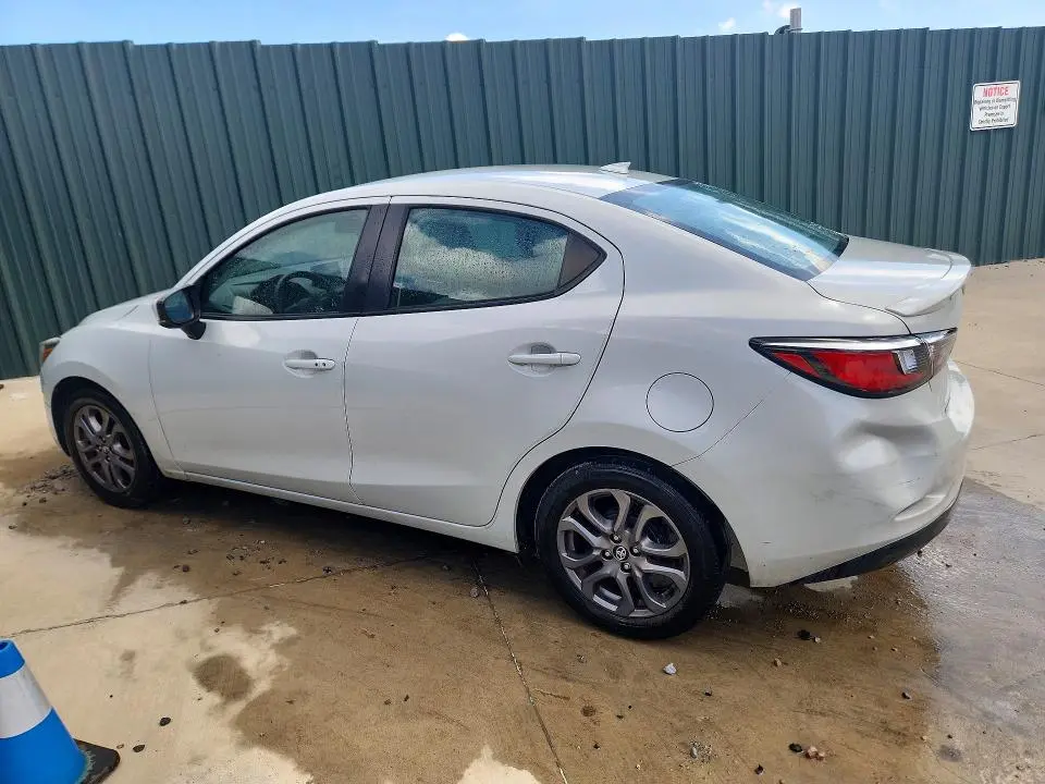 2020 TOYOTA YARIS LE  