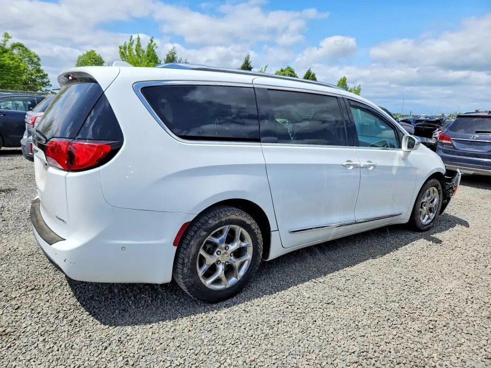 2017 CHRYSLER PACIFICA LIMITED  