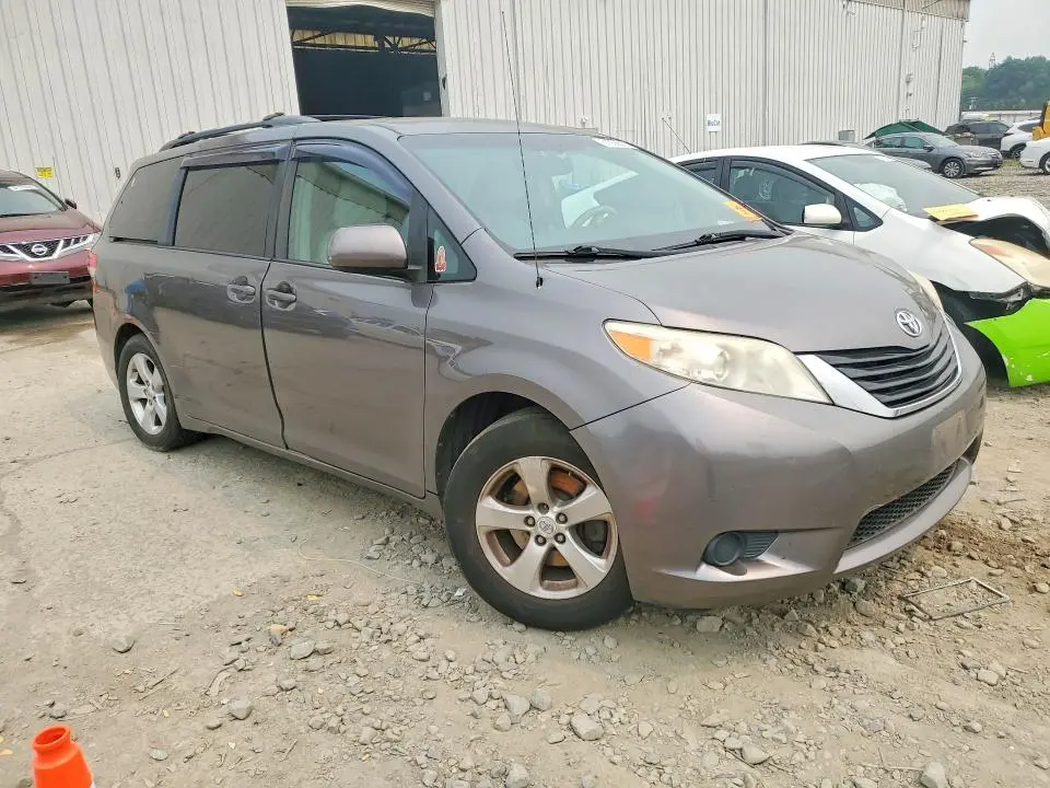 2011 TOYOTA SIENNA LE  