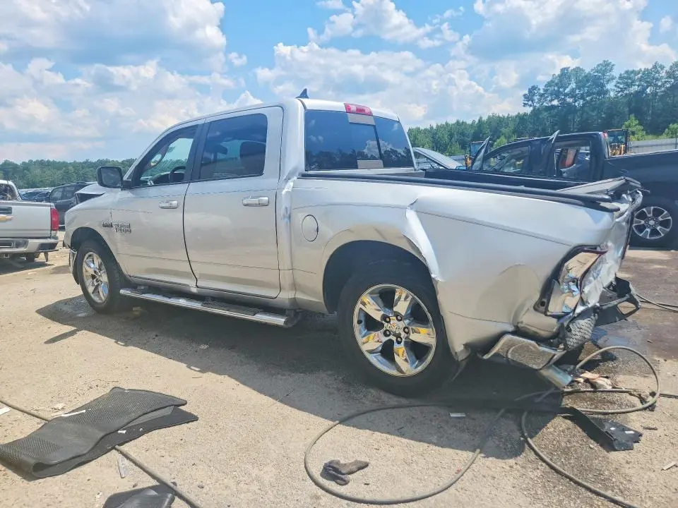 2015 RAM 1500 SLT  