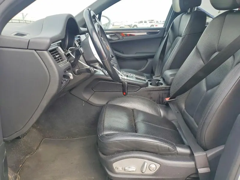 2018 PORSCHE MACAN   