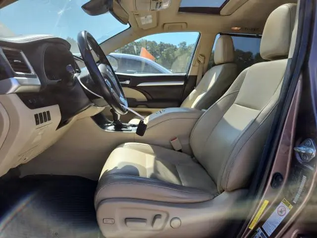 2017 TOYOTA HIGHLANDER SE  