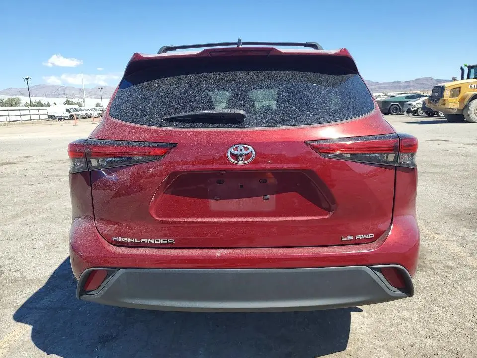 2022 TOYOTA HIGHLANDER LE  
